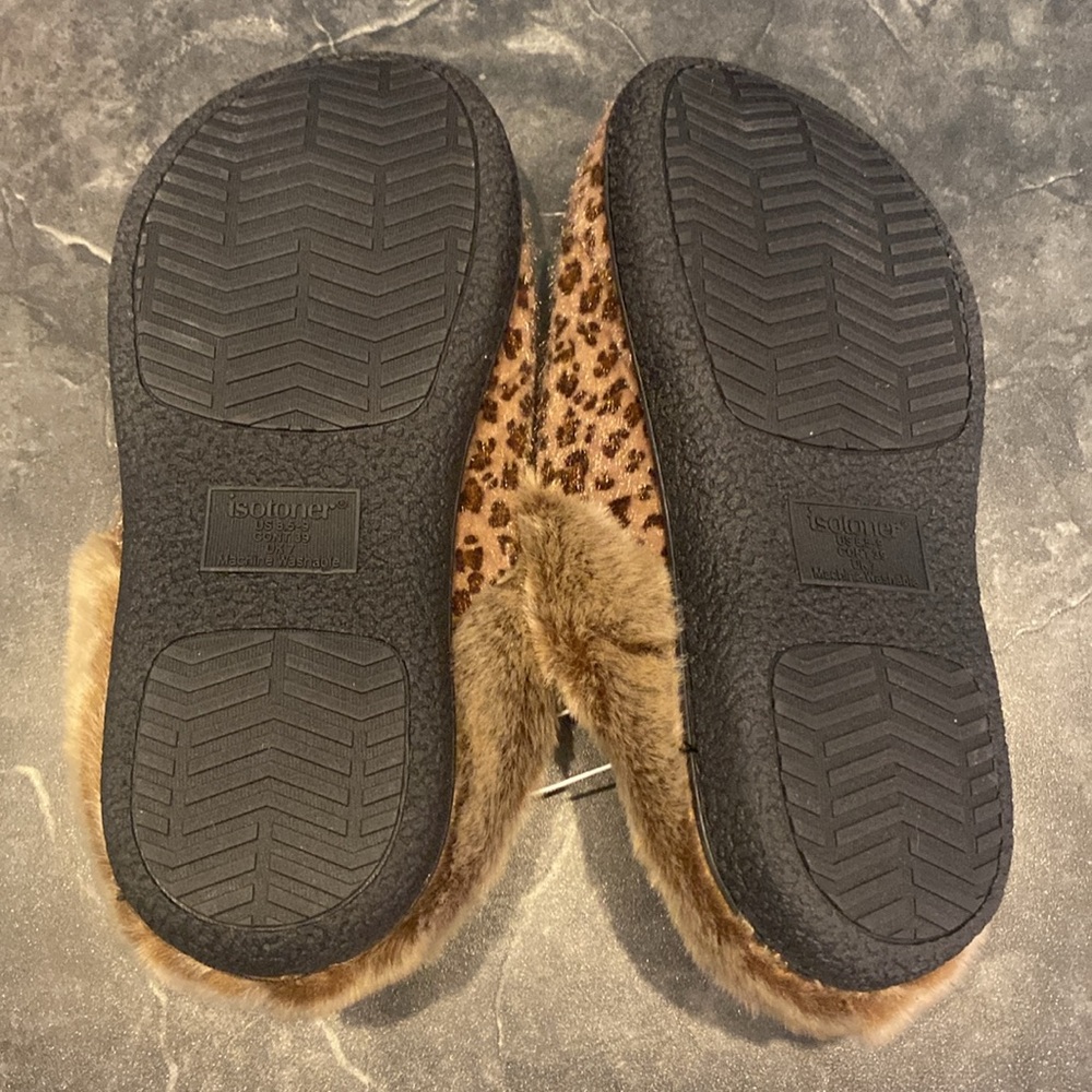 Isotoner Microsuede Sage Hoodback Cheetah 🐆 Slippers - Picture 4 of 7